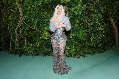 Khloe Kardashian Reacts to Kim’s Corset at the 2024 Met Gala