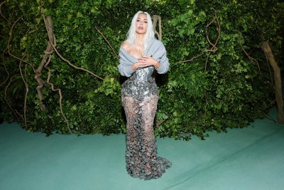 Khloe Kardashian Reacts to Kim&rsquo;s Corset at the 2024 Met Gala