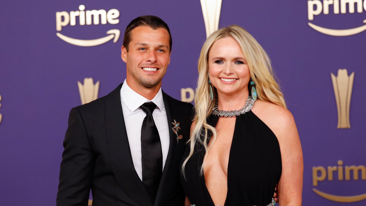 Miranda Lambert’s Husband Brendan McLoughlin With Women in Bar