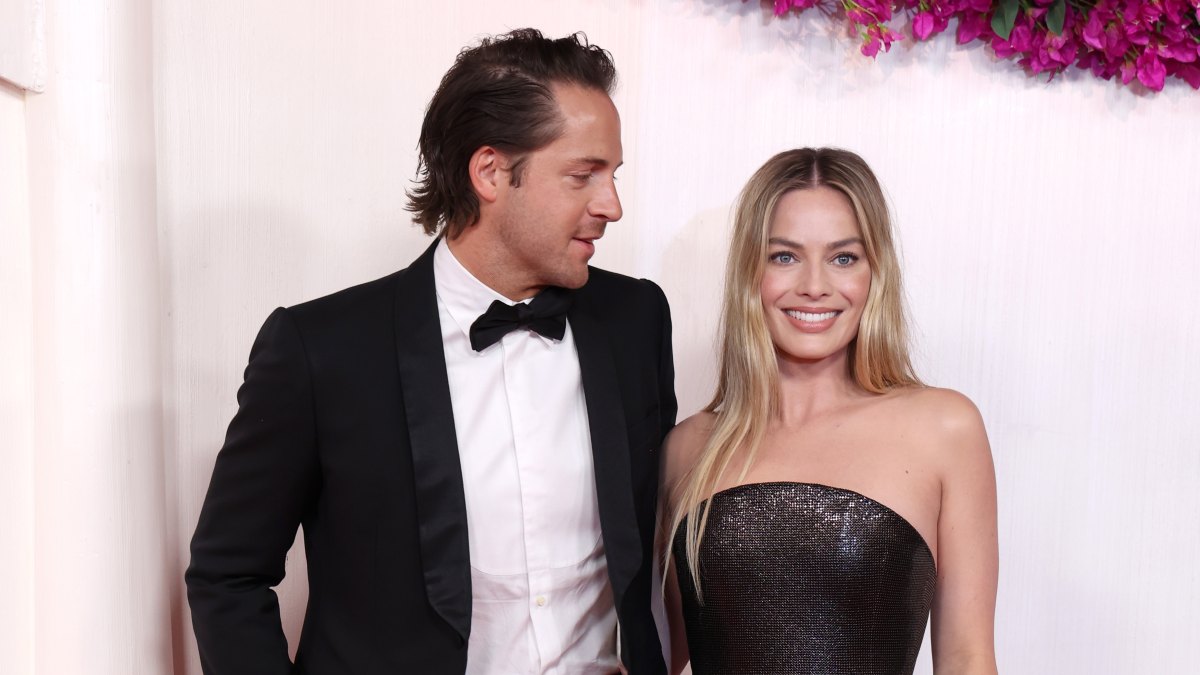 Pregnant Margot Robbie to 'Shoot, Act, and Come Into the Office'