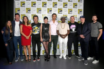 jennifer-garner-stuck-in-elevator-at-comic-con.