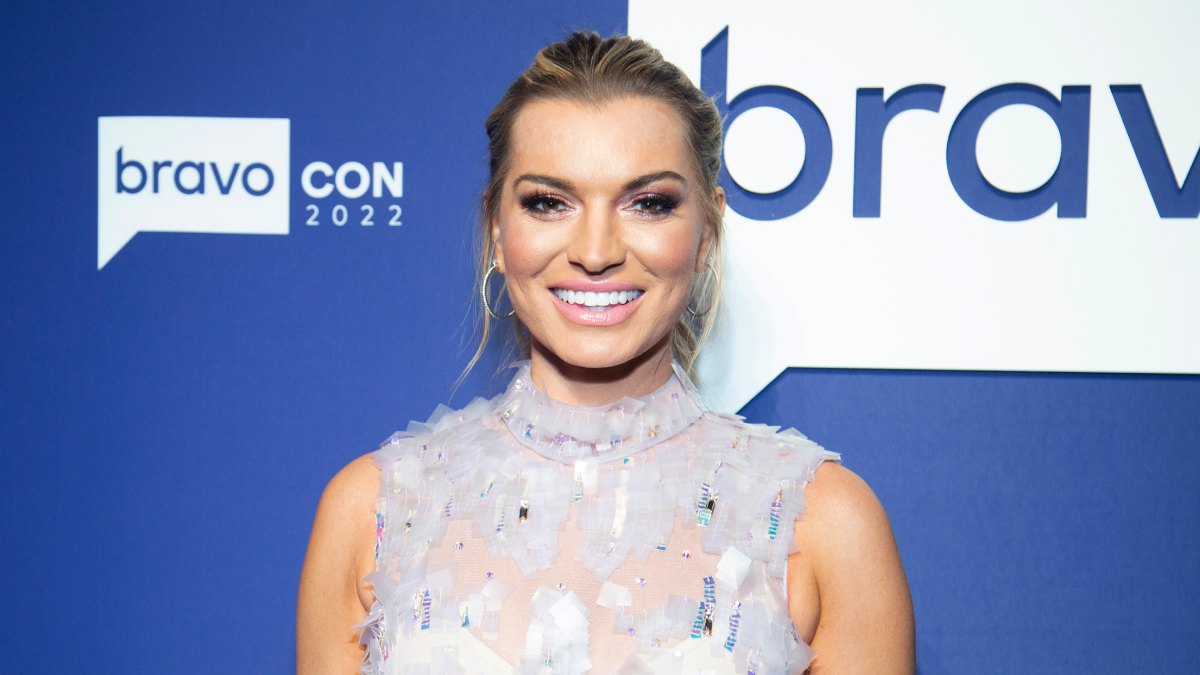 Summer House's Lindsay Hubbard Reveals She's Pregnant, Expecting Baby No. 1 With Mystery Boyfriend