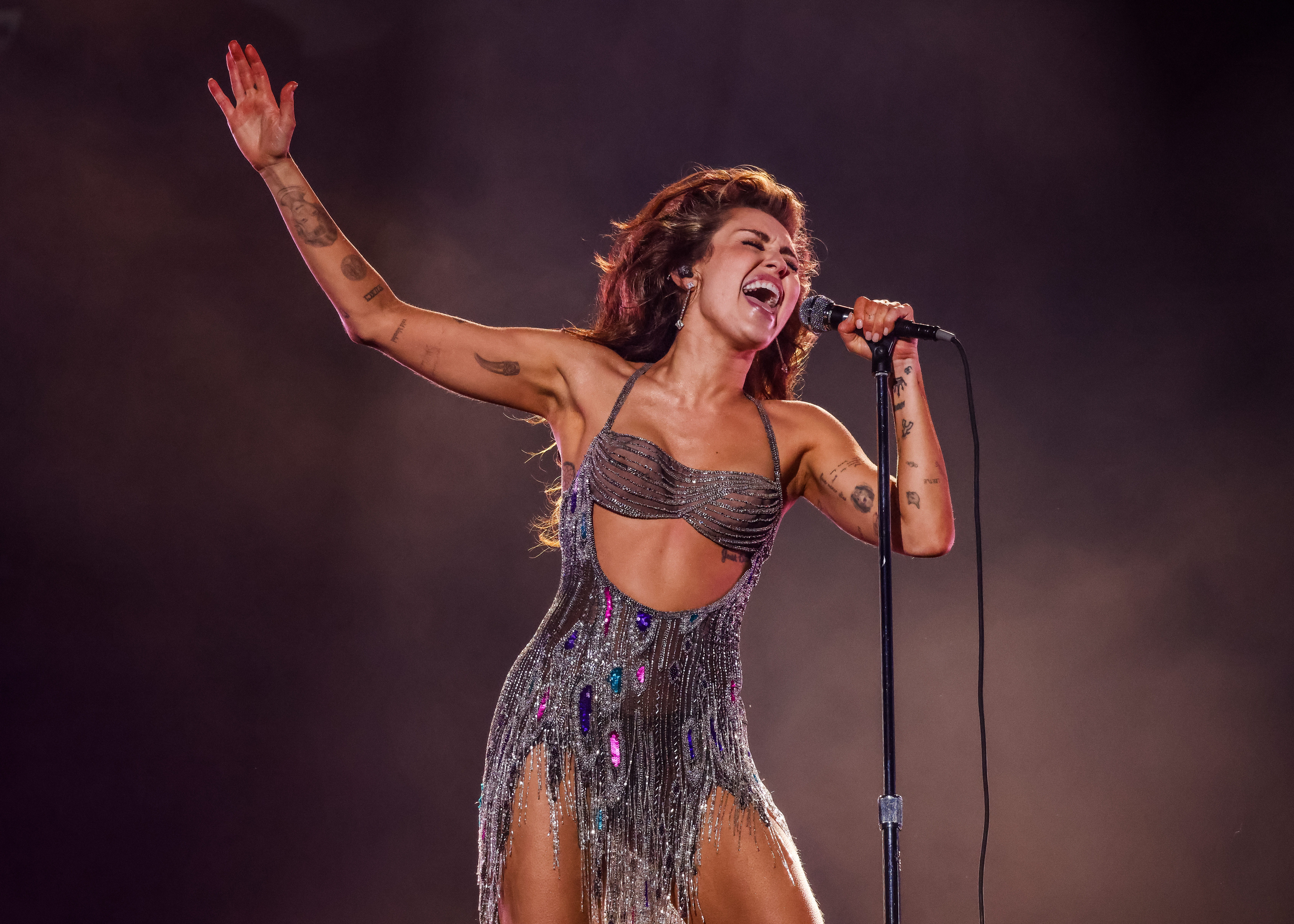 Miley Cyrus Calls Out Kendall Jenner For Singing Flowers