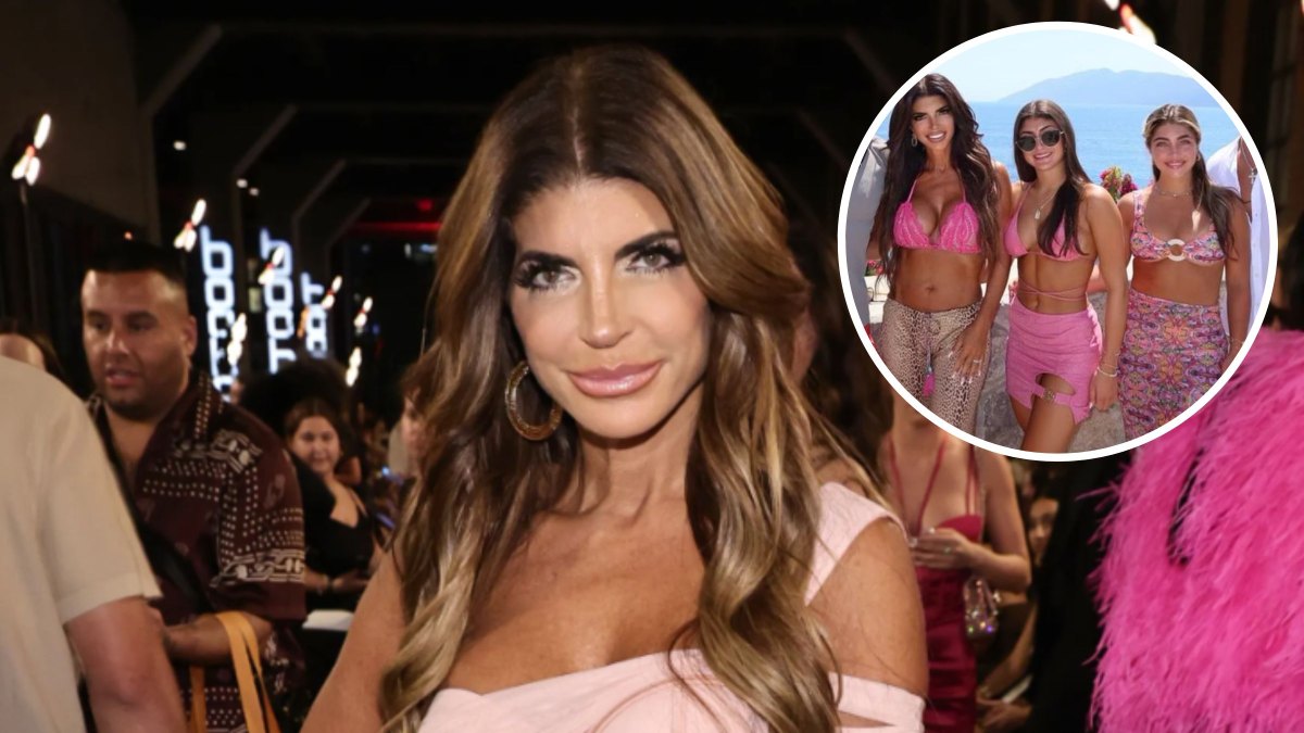 Teresa Giudice Twins With Daughters in Pink Bikini Tops