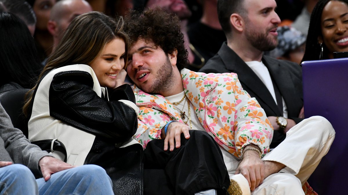 Selena Gomez Covers Finger Amid Benny Blanco Engagement Rumor