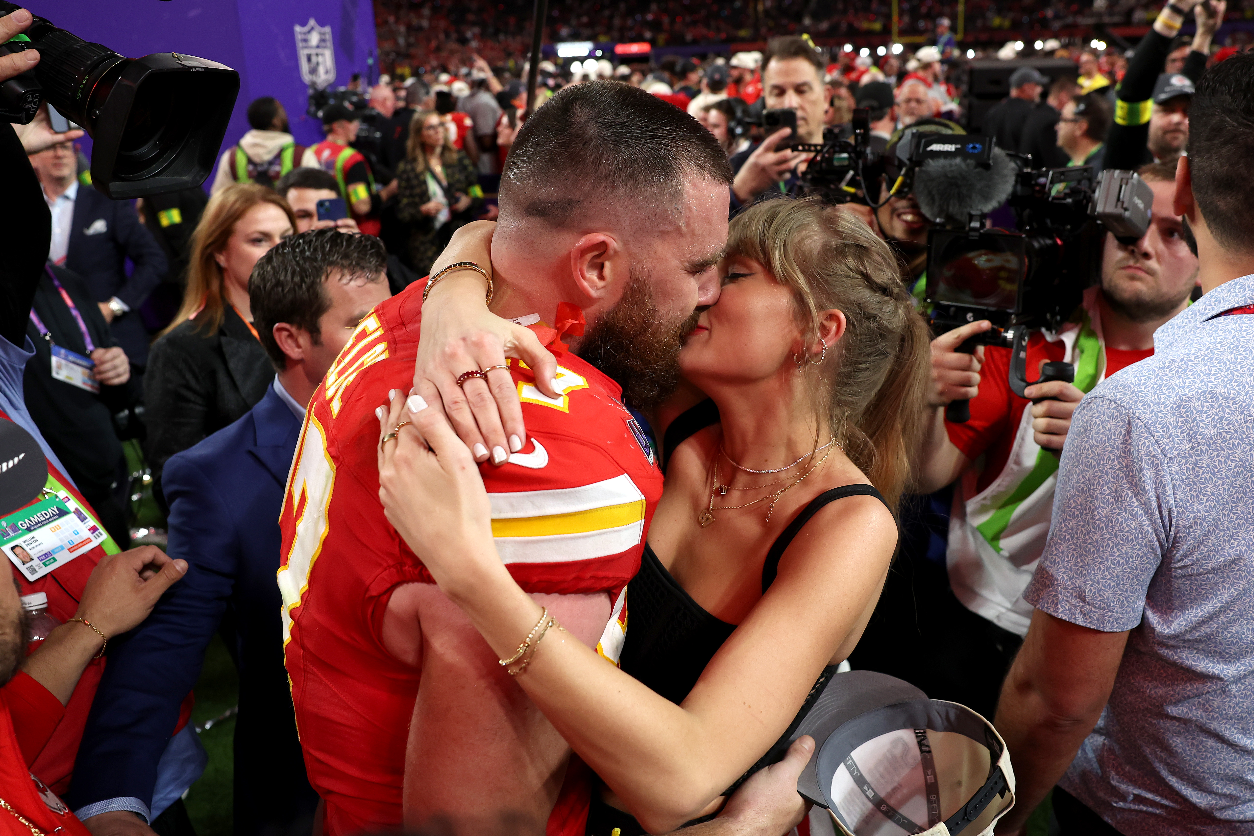 Travis Kelce Reportedly Sent Taylor Swift $31K Worth of Roses