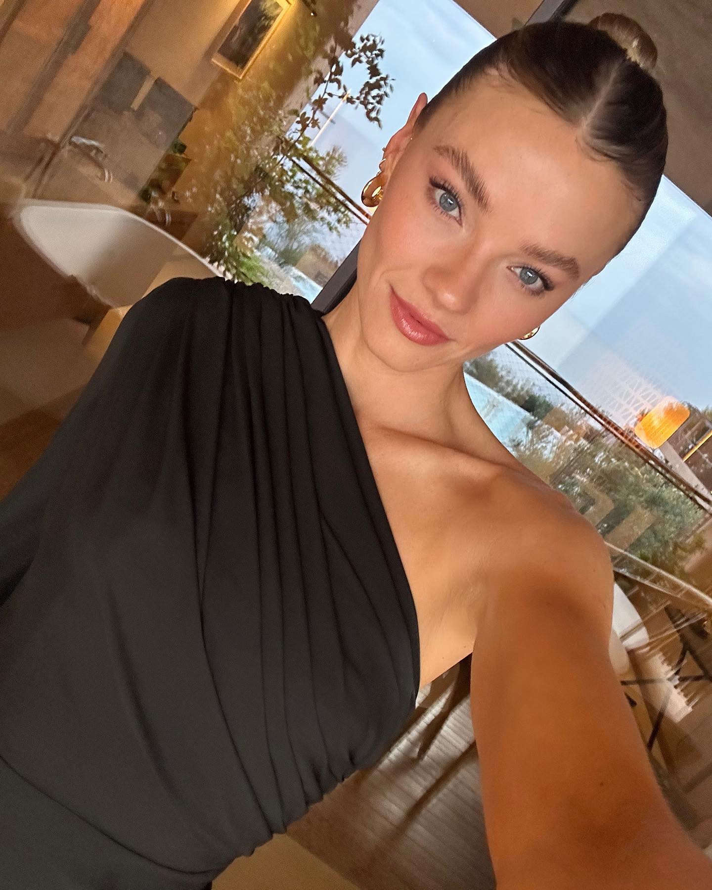 Selling Sunset's Alanna Gold Apologizes After Claiming She 'Owns' Town ...