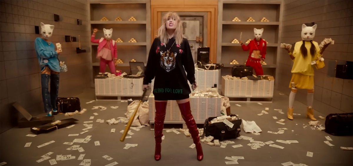 Taylor Swift Drops Major Easter Egg About 'Rep' TV at Chiefs Game ...
