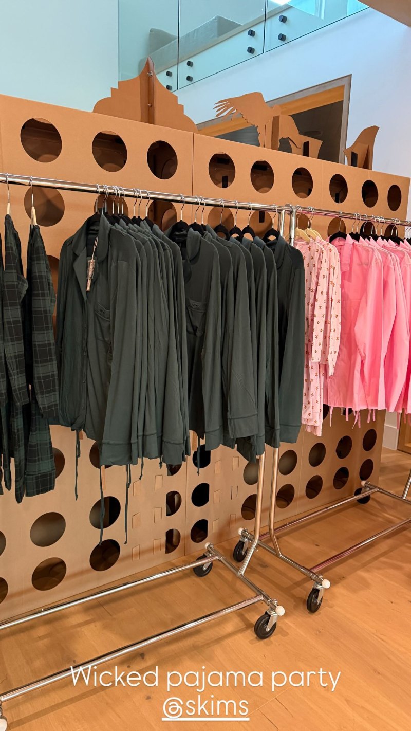 Ariana Grande Joins Kardashians for Wicked Screening: Photos