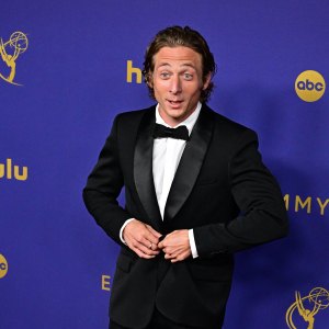 Jeremy Allen White’s Called ‘Womanizer’ Amid Molly Gordon Romance