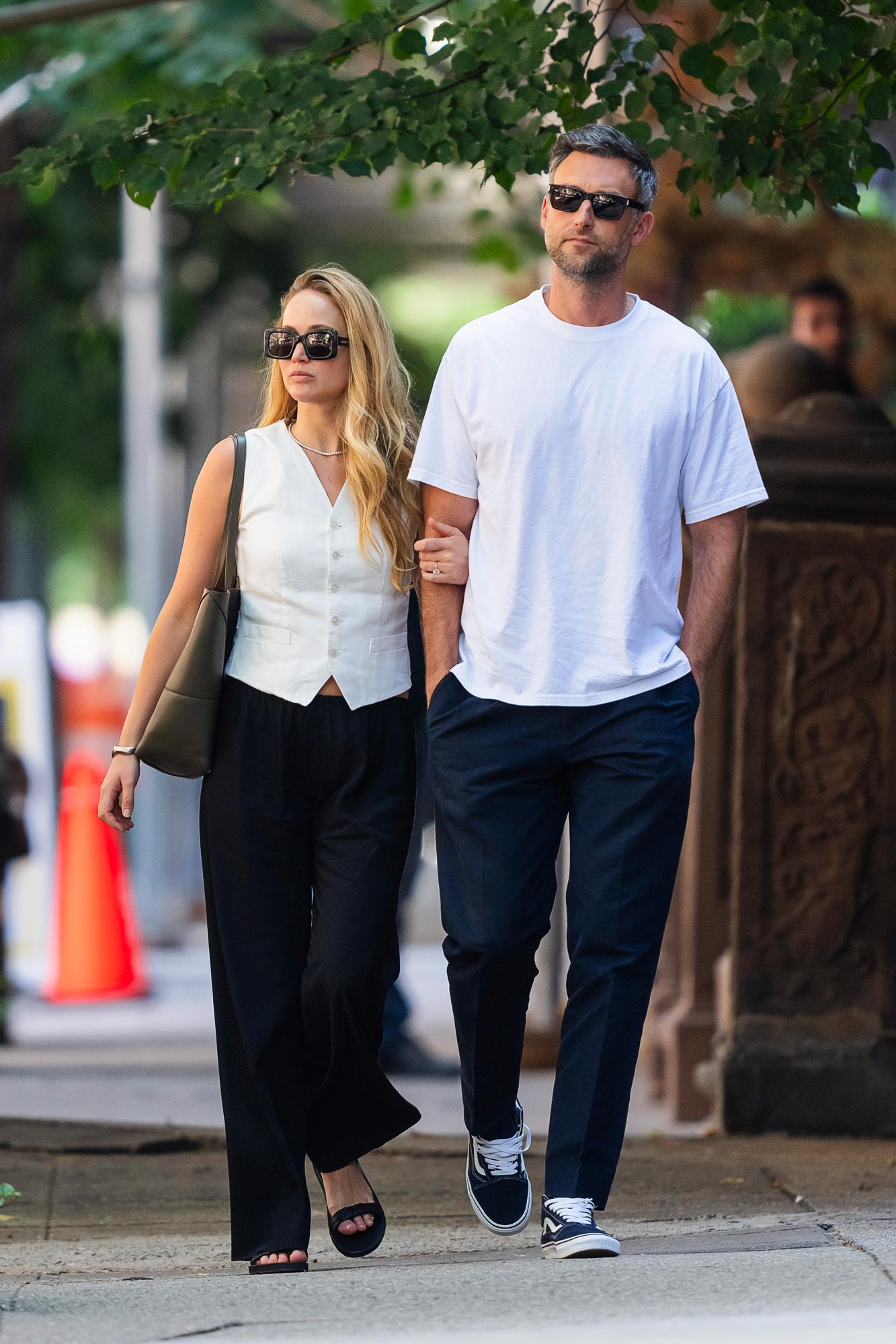 Reese Witherspoon Lana Del Rey Sofia Vergara and More Who Were Romanced by Regular Guys GettyImages 1632000028 343