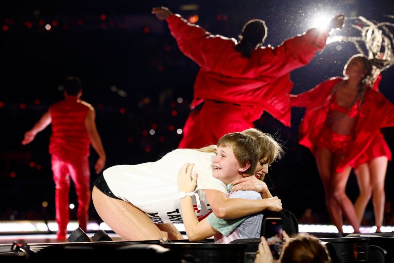 christmas in the spotlight taylor travis refereneces