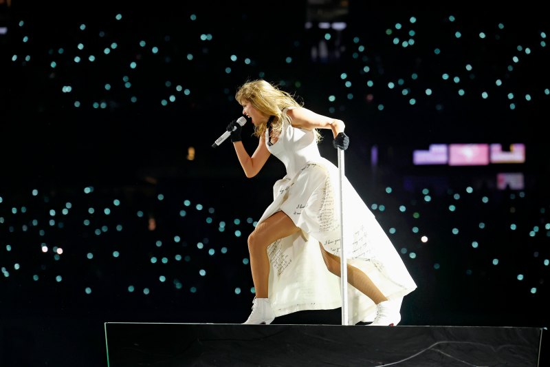 christmas in the spotlight taylor travis references