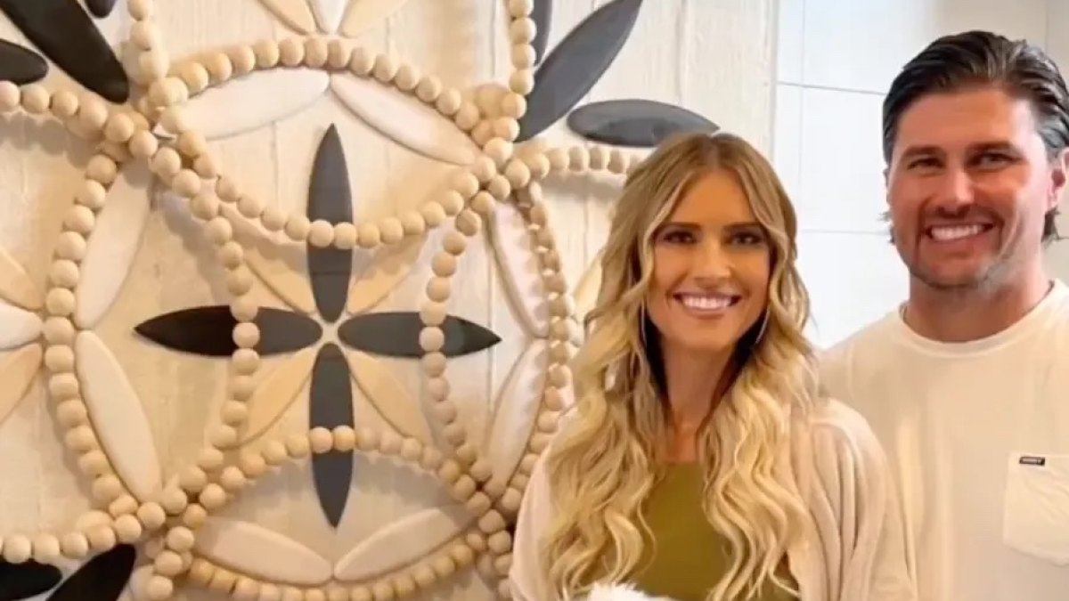 Josh Hall at ‘Loss for Words’ in Christina in the Country Episode