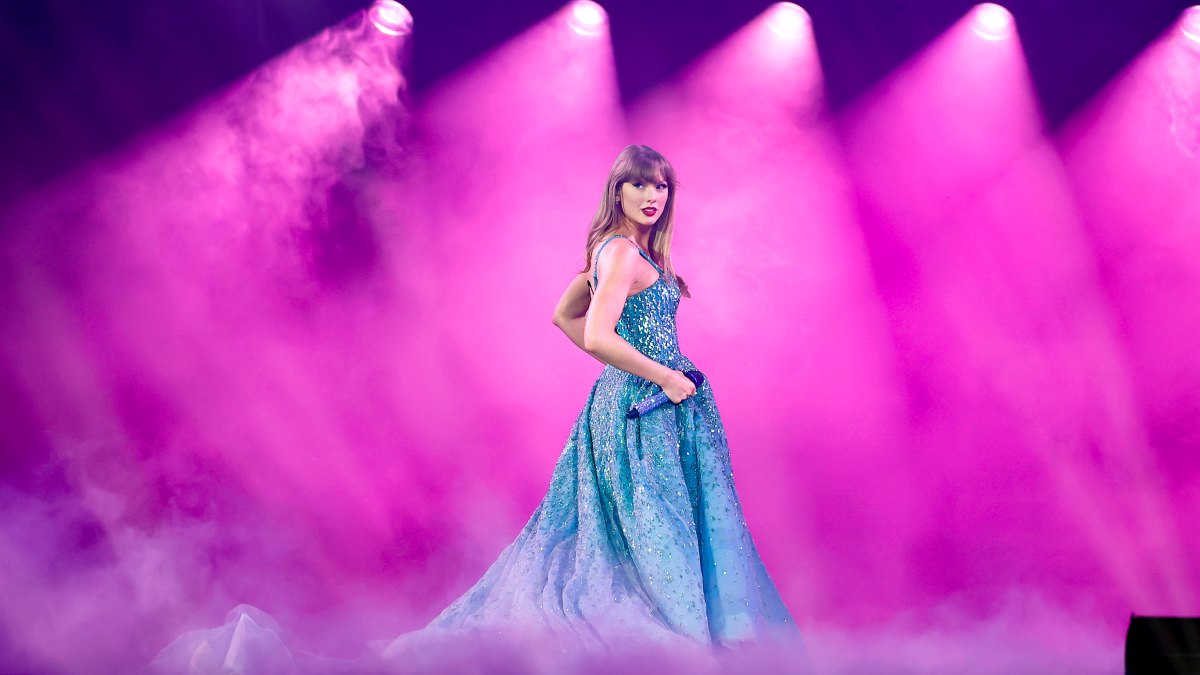 Taylor Swift Sends Chiefs Owner’s Daughters Eras Tour Books With Handwritten Notes