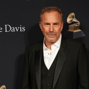 Kevin Costner Hopes Netflix Will 'Bail Him Out' of 'Horizon' Debt (EXCL)