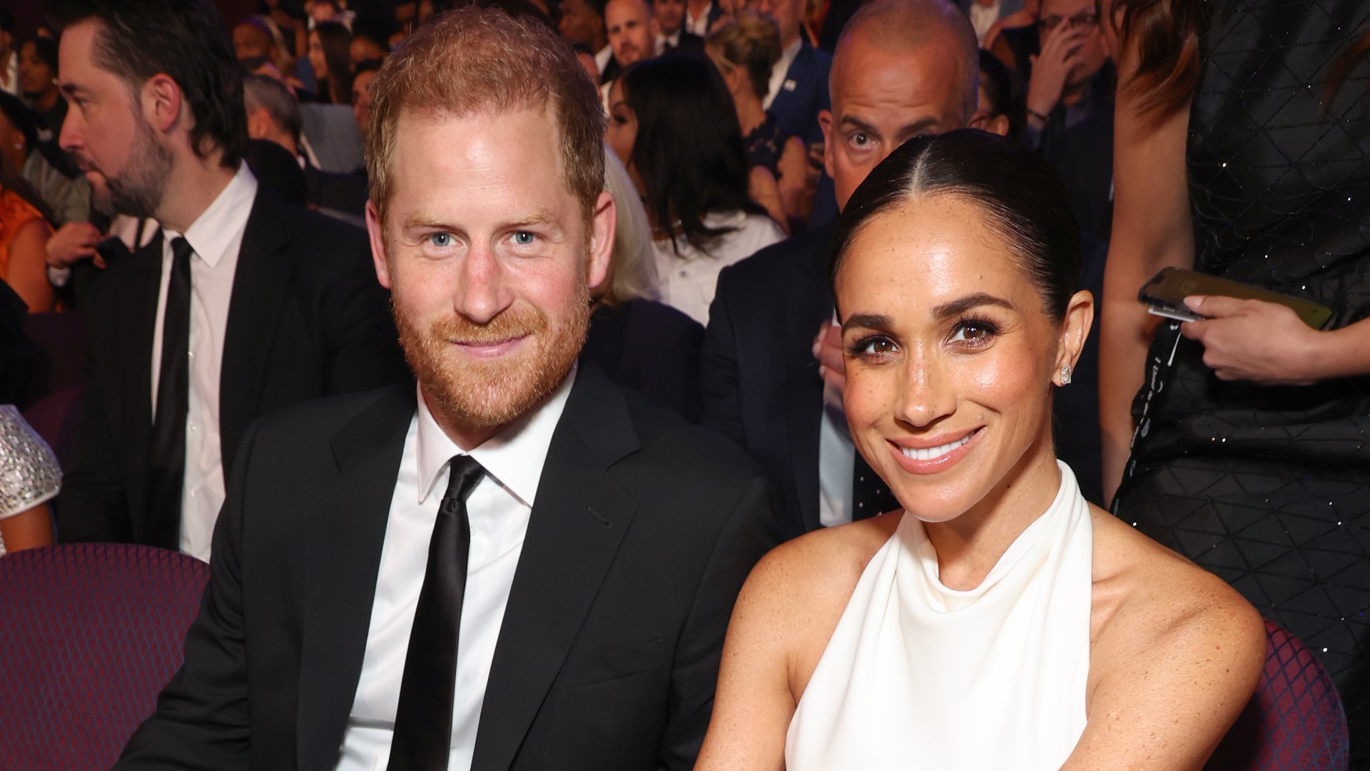 Prince Harry Meghan Markle Offer Housing To Friends Evacuating Fires prince-harry-meghan-markle-offer-housing-to-friends-evacuating-fires