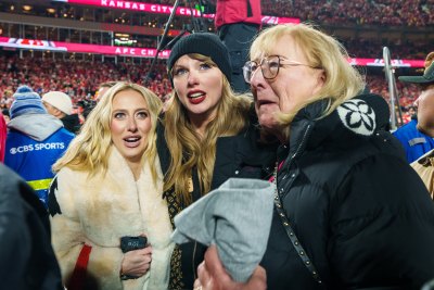 Taylor Swift Thanks Brittany Mahomes for Keeping Her ‘Calm’ During Chiefs Playoff Games