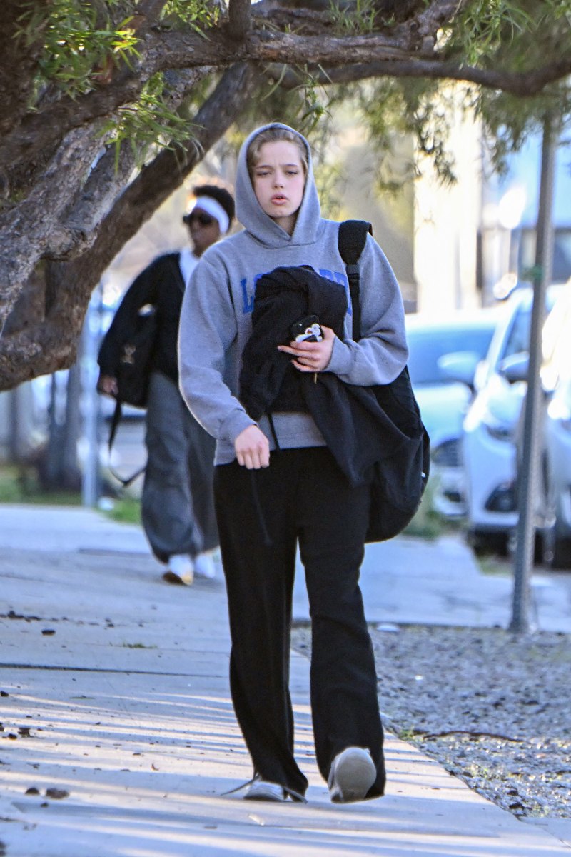 Shiloh-Jolie-Looks-Like-Mom-Angelina-Jolies-Twin-in-New-Photos