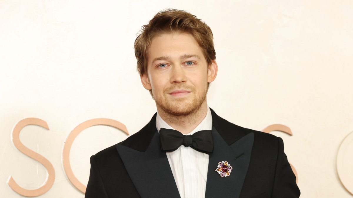 Joe Alwyn at the 2025 Oscars