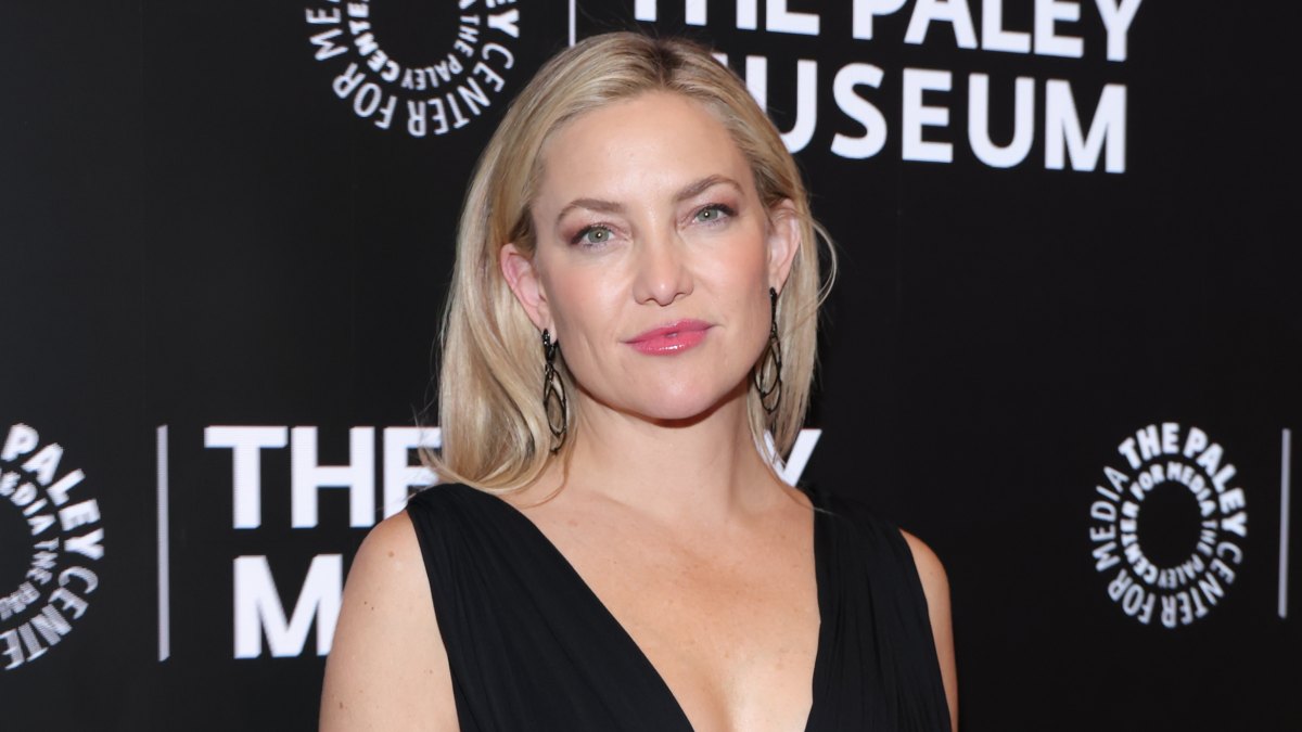 Kate Hudson Suffers Onstage Wardrobe Malfunction in Plunging Gown