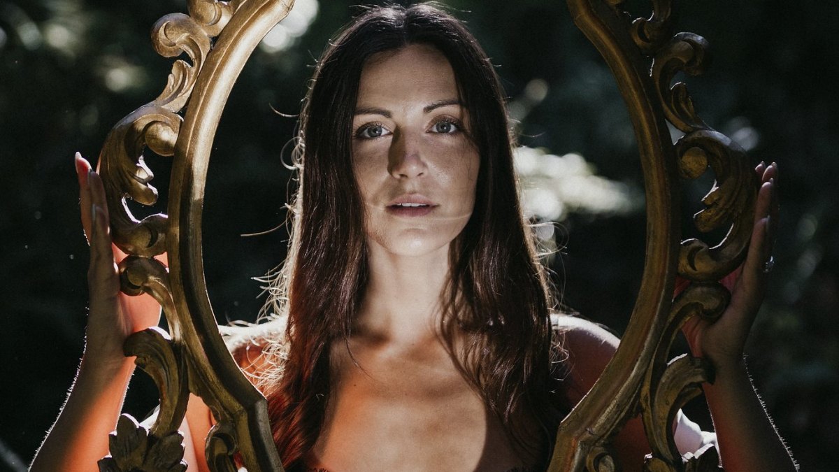 VICTORIA PIPPO