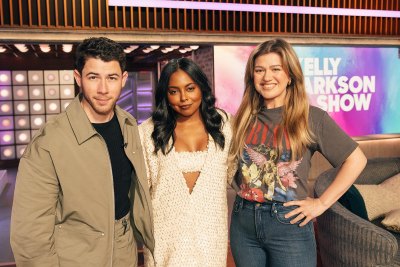 Kelly Clarkson Reflects on Major Wardrobe Malfunction 829