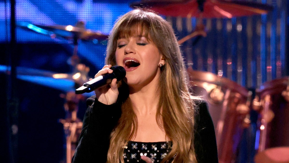 Kelly Clarkson Slams Celeb Critics of 'American Idol,' Plus 6 Stars Who Made It Big After Talent Shows