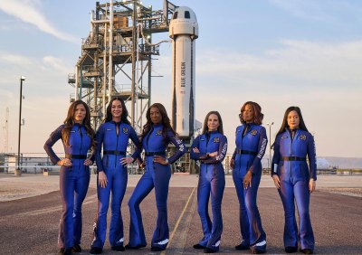 Who Is Aisha Bowe Meet the Aerospace Engineer and Blue Origin Passenger 753