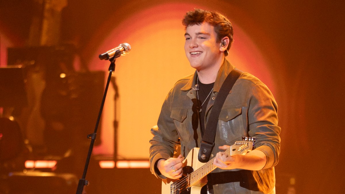 American Idol's Slater Nalley Reacts to Falling Off the Stage