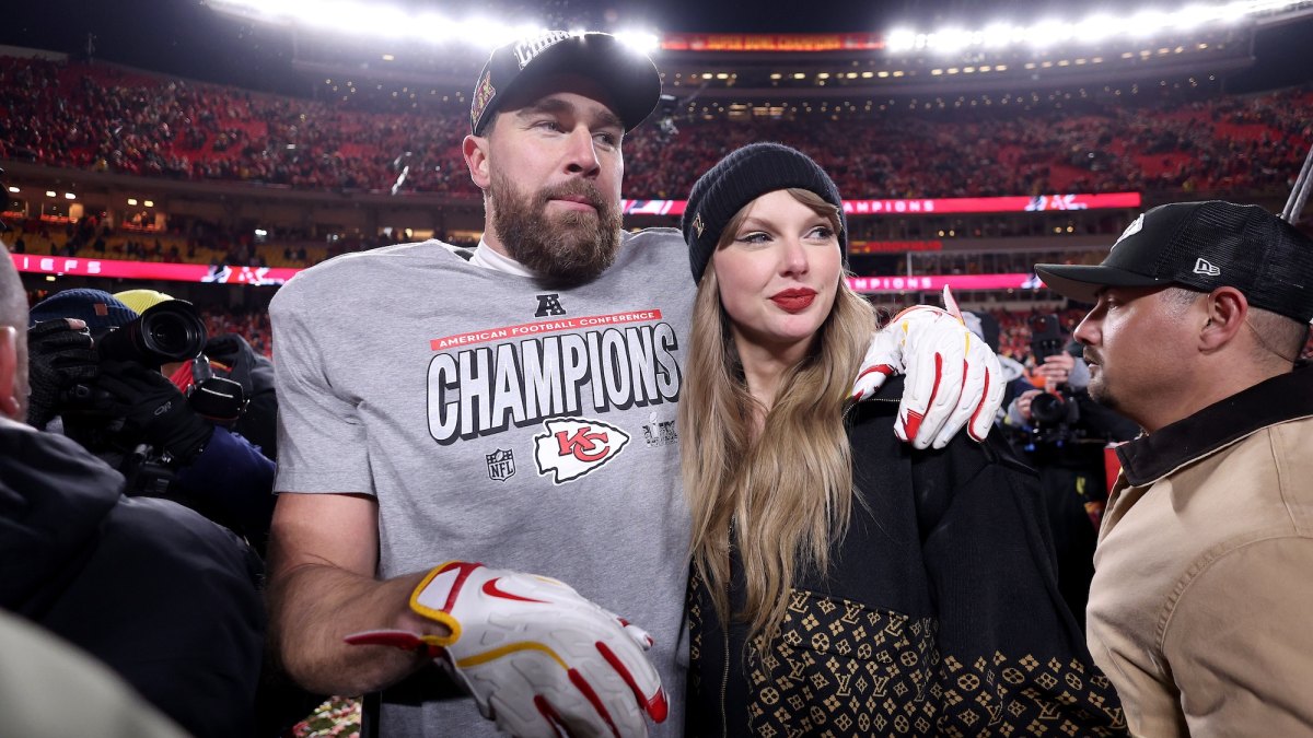 GettyImages-2196123499 Taylor Swift and Travis Kelce Make Red Carpet Debut at 2025 Met Gala: Photos