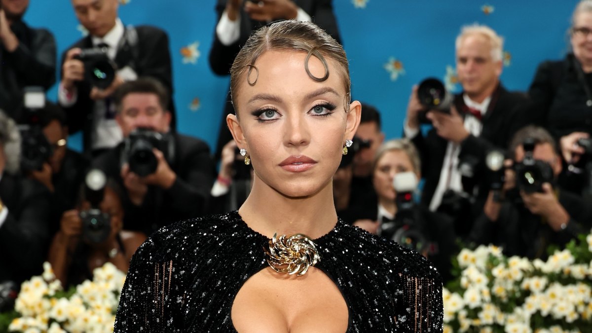 GettyImages-2213598884 Sydney Sweeney Stuns at Met Gala 2025 Amid Split Rumors: Photos