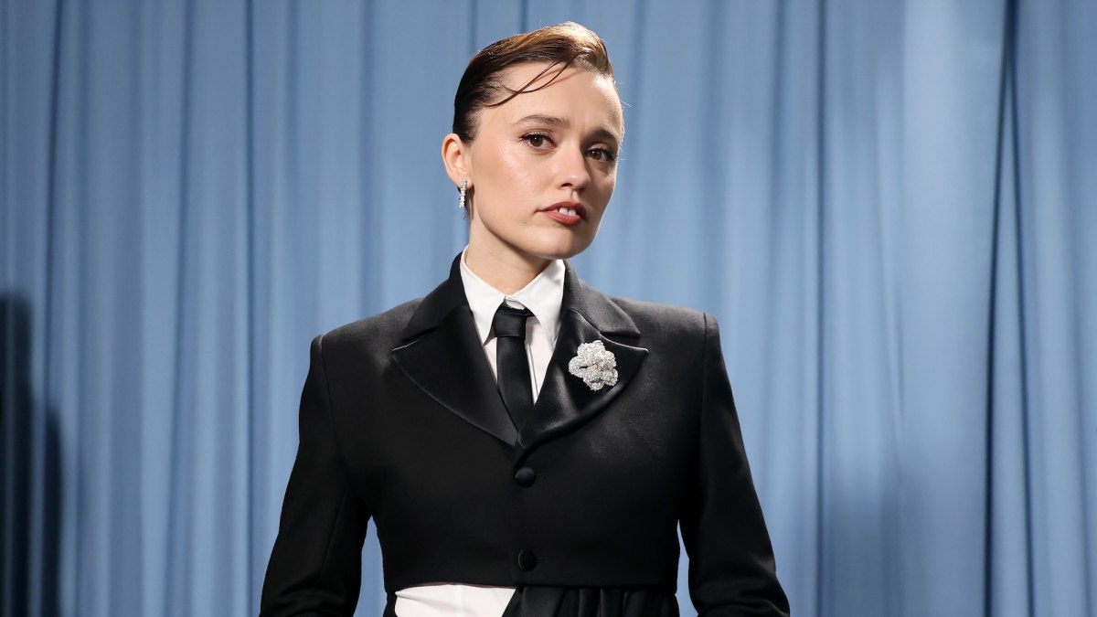 GettyImages-2213637521-aimee-lou-wood-pals-rallying-snl-skit