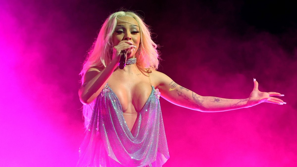 GettyImages 2214445551 doja cat implant