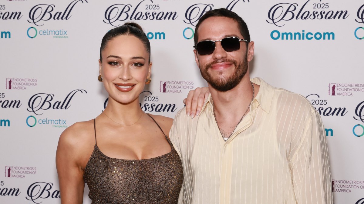 GettyImages-2215338031 Elsie Hewitt Gushes Over ‘Super Supportive’ Boyfriend Pete Davidson