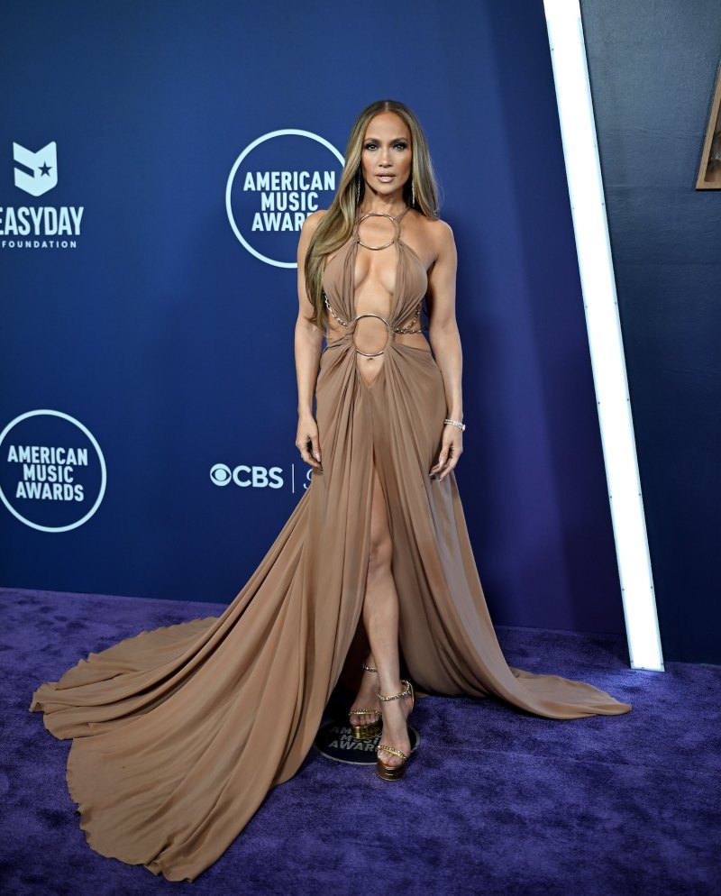GettyImages-2217243679 2025 American Music Awards Red Carpet Photos: AMAs Celebrity Arrivals