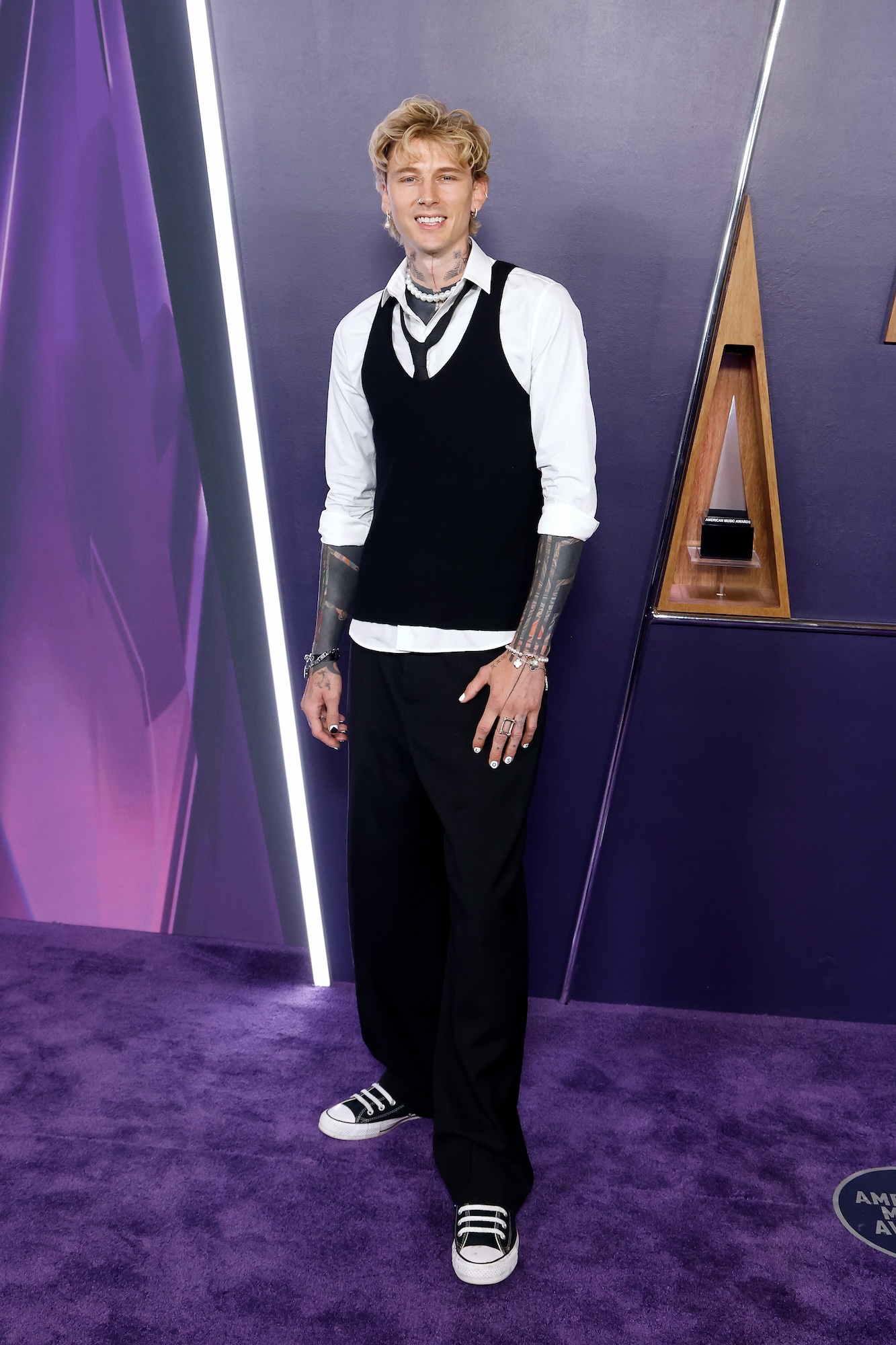 GettyImages-2217297663 2025 American Music Awards Red Carpet Photos: AMAs Celebrity Arrivals