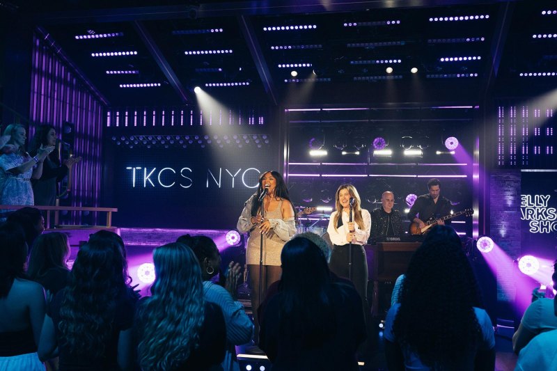 Lizzo and Kelly Clarkson Show Off Weight Loss Results During Duet NUP_207678_00062
