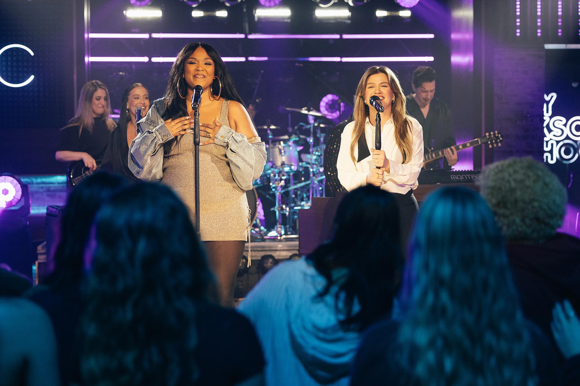 Lizzo and Kelly Clarkson Show Off Weight Loss Results During Duet NUP_207678_00230