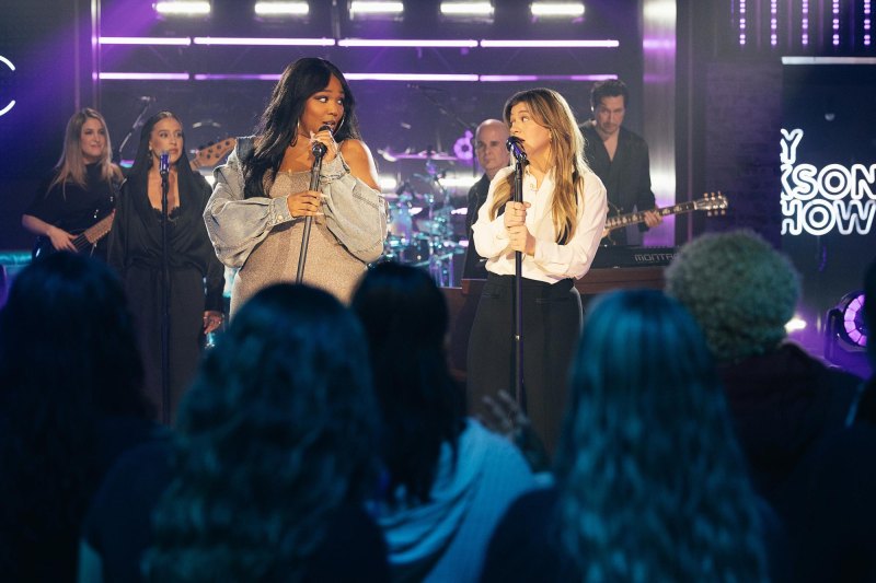 Lizzo and Kelly Clarkson Show Off Weight Loss Results During Duet NUP_207678_00242