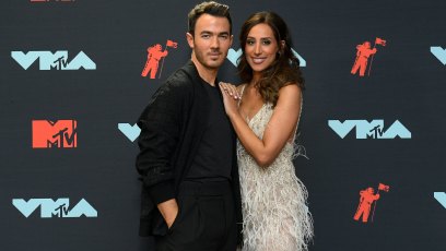 NEWARK, NEW JERSEY - AUGUST 26: Kevin Jonas and Danielle Jonas pose in the Press Room during the 2019 MTV Video Music Awards at Prudential Center on August 26, 2019 in Newark, New Jersey. (Photo by Roy Rochlin/Getty Images for MTV)