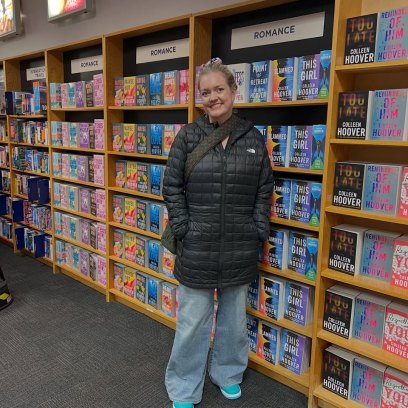 Author Colleen Hoover Shares Cover and Release Date for 'Dark' New Novel 'Woman Down'