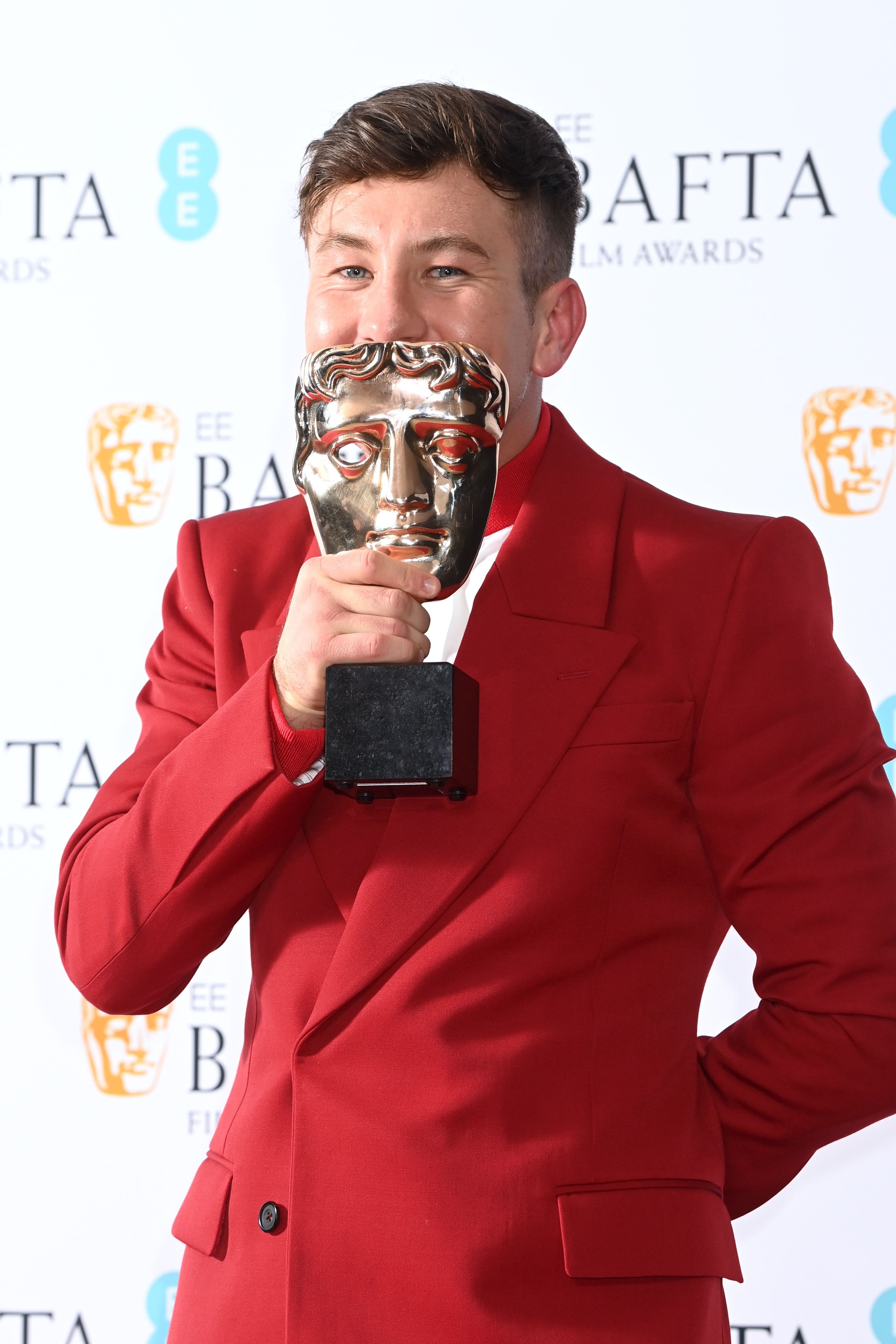 1467678420 LONDON, ENGLAND - FEBRUARY 19: Barry Keoghan, winner of Best Supporting Actor for "The Banshees of Inisherin", during the EE BAFTA Film Awards 2023 at The Royal Festival Hall on February 19, 2023 in London, England. (Photo by Dave J Hogan/Getty Images )