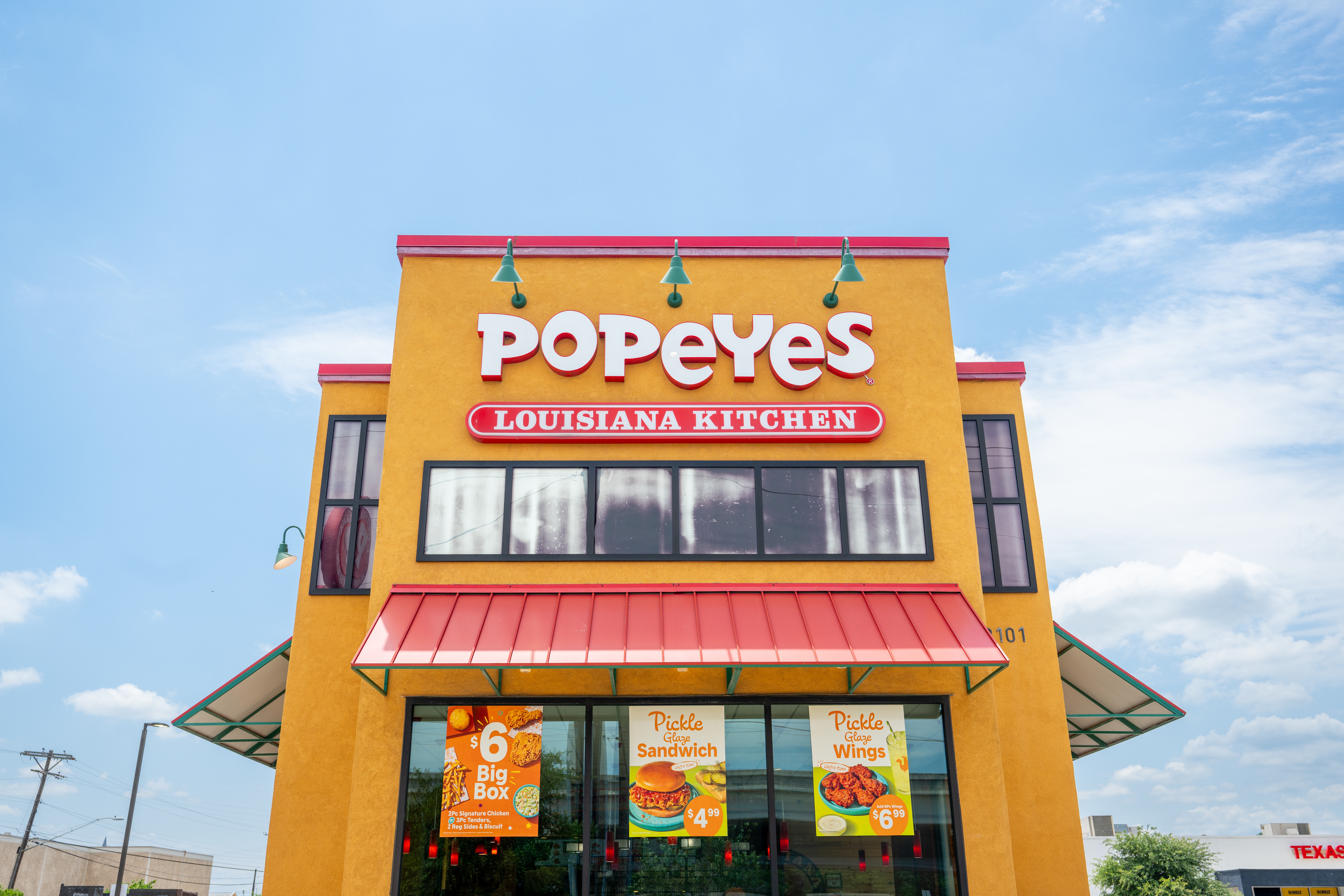 Popeyes Announces It Is Teaming Up With the Popular Youtube Show 'Hot Ones' 2214115194
