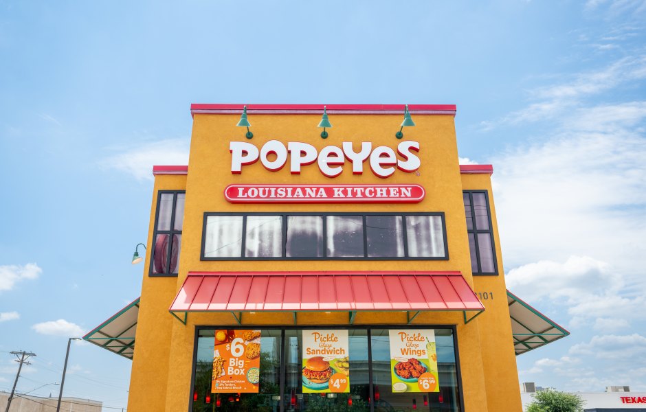 Popeyes Announces It Is Teaming Up With the Popular Youtube Show 'Hot Ones' 2214115194