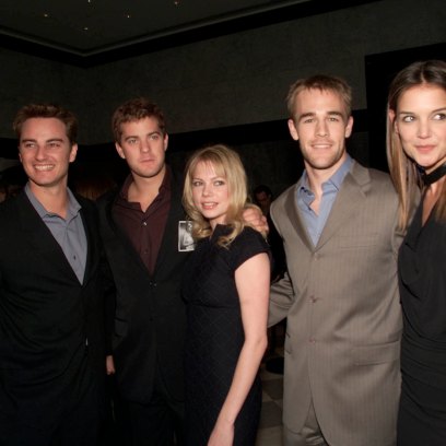 2319022 Cast members Kerr Smith, Joshua Jackson, Michelle Williams, James Van Der Beek and Katie Holmes at a celebration for the 100th episode of "Dawson's Creek" at the Museum of Television and Radio in New York City. Feb.19, 2002. Photo: Evan Agostini/ImageDir