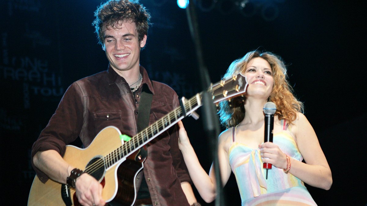 Bethany-Joy-Lenz-Tyler-Hilton-Hint-at-New-Music-One-Tree-Hill-Fans-Are-Freaking-Out-52472452