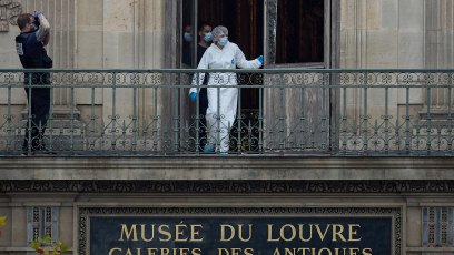 PARIS, FRANCE - OCTOBER 19: A French Forensics Officer examines the cut window and balcony of a gallery at the Louvre Museum which was the scene of a robbery at the world famous museum earlier in the day on October 19, 2025 in Paris, France. France's Culture Minister, Rachida Dati, announced the closure of the world-famous art museum on X due to the robbery taking place just after the Louvre opened to the public. It is being reported that millions of pound with of historic jewellery belonging to Napoleon and Empress Josephine has been stolen (Photo by Kiran Ridley/Getty Images)