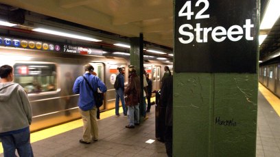 Newborn Girl Left at Subway Station in New York City With Umbilical Cord Still Attached 2093352