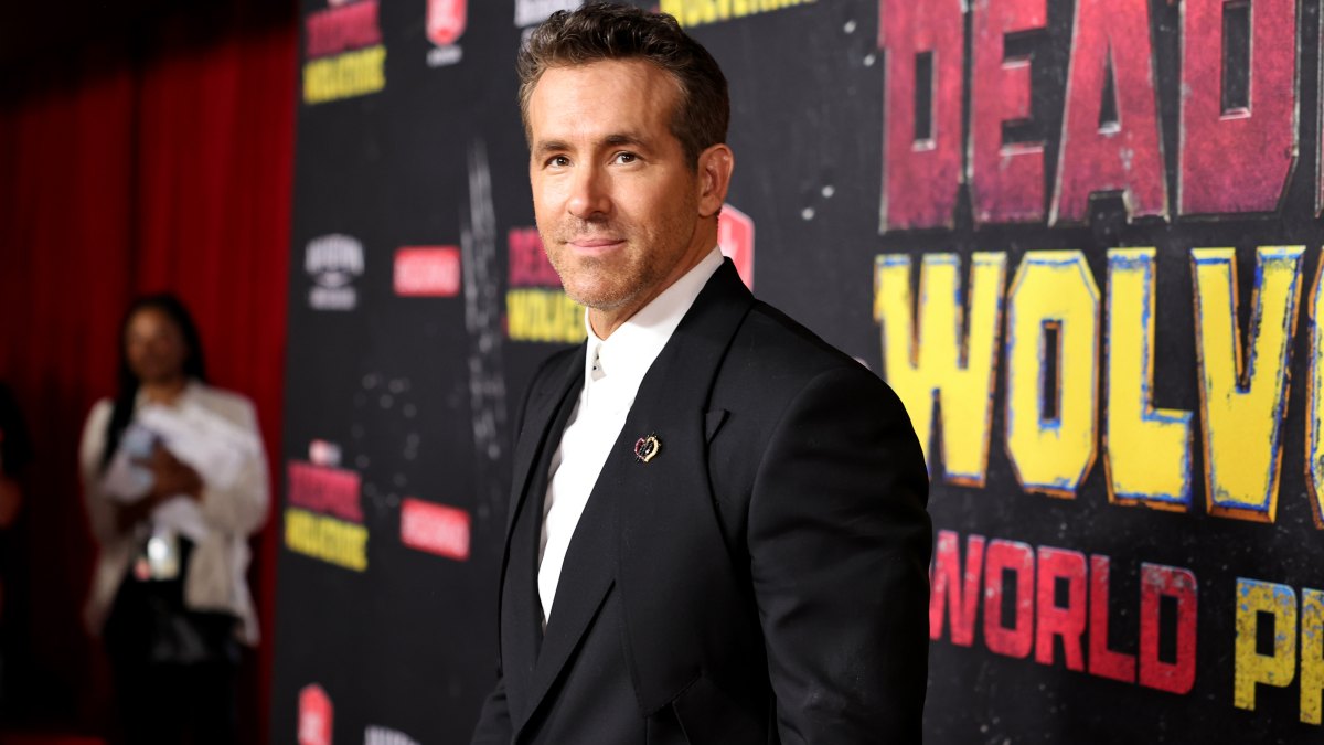 Ryan Reynolds Donates to Help English Mom Fund Life-Saving Heart Surgery for Baby 2163119512